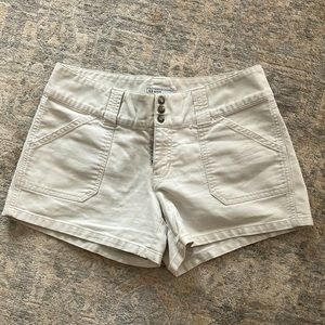 Old Navy cream colored 100% cotton shorts size 6 - 3.5” inseam